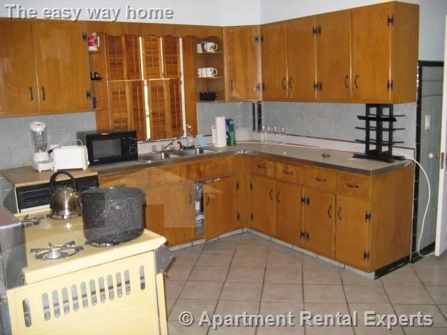 3 bed, 1 bath apartment for rent at 14 Cherry St, Porter Square — photo 8 of 9
