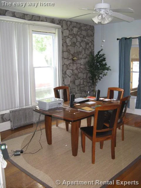 3 bed, 1 bath apartment for rent at 14 Cherry St, Porter Square — photo 4 of 9