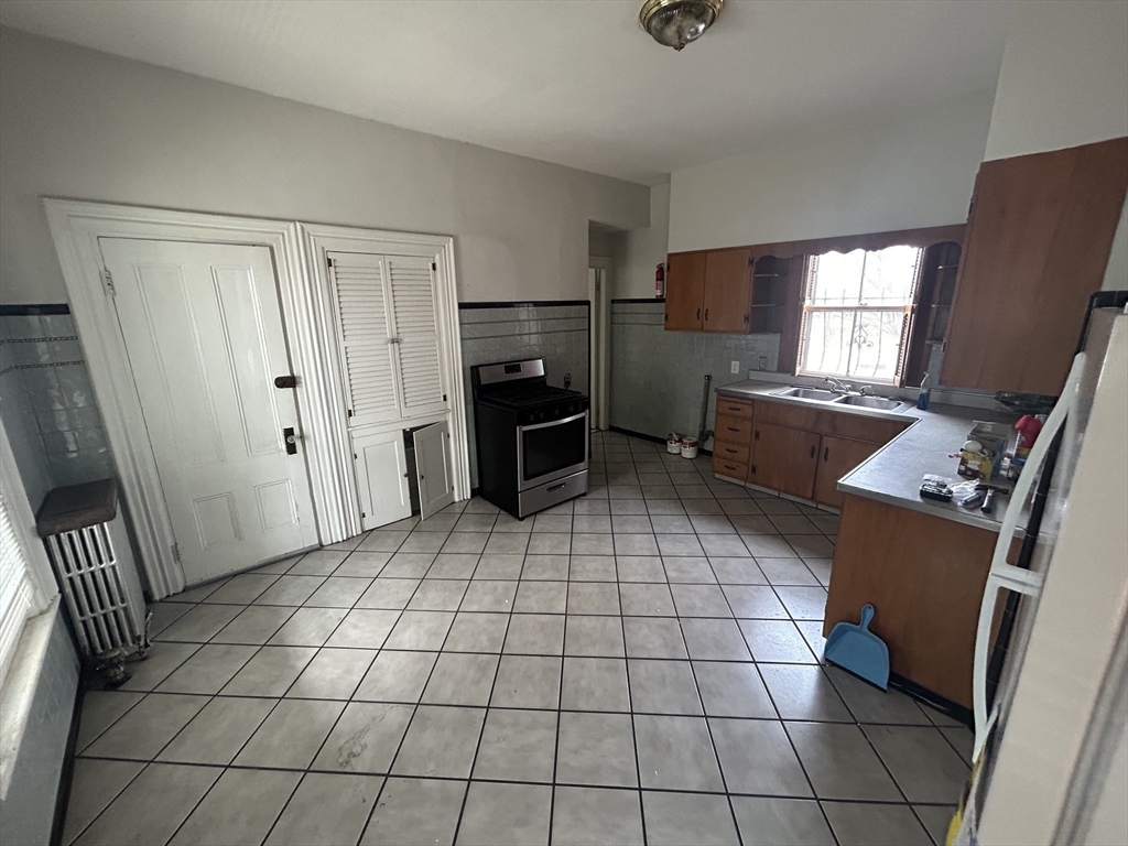 2 bed, 1 bath apartment for rent at 14 Cherry Unit 1, Somerville — photo 6 of 17