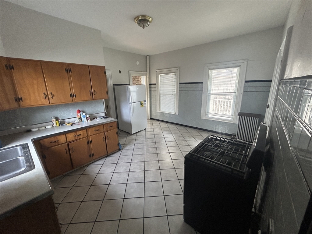 2 bed, 1 bath apartment for rent at 14 Cherry Unit 1, Somerville — photo 5 of 17