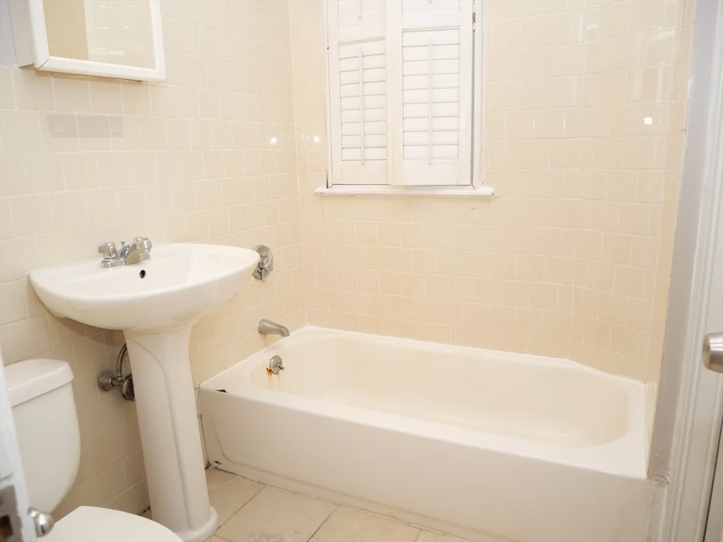 2 bed, 1.5 bath apartment for rent at 14 Chestnut Hill Ave Unit 1, Brighton — photo 8 of 10