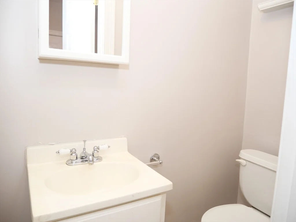 2 bed, 1.5 bath apartment for rent at 14 Chestnut Hill Ave Unit 1, Brighton — photo 6 of 10