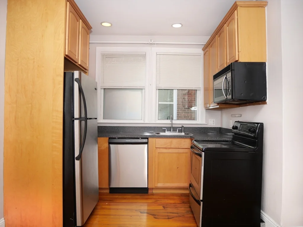 2 bed, 1.5 bath apartment for rent at 14 Chestnut Hill Ave Unit 1, Brighton — photo 2 of 10
