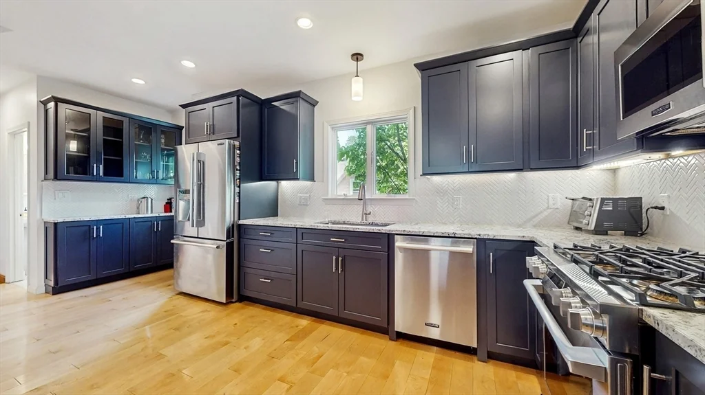 3 bed, 2 bath apartment for rent at 14 Chestnut St Unit 14, Lindenwood — photo 4 of 30