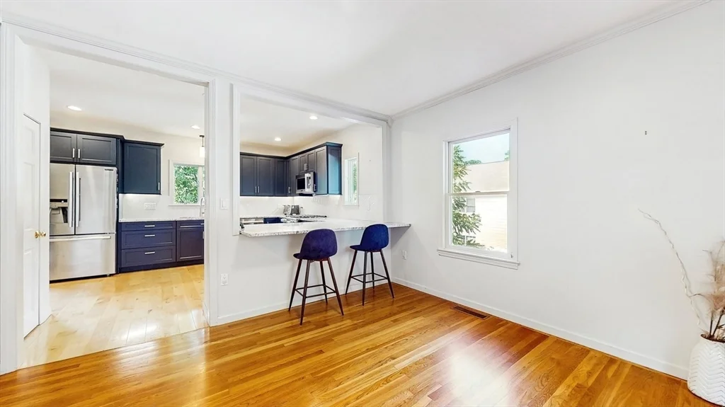3 bed, 2 bath apartment for rent at 14 Chestnut St Unit 14, Lindenwood — photo 2 of 30