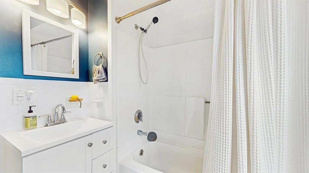 3 bed, 2 bath apartment for rent at 14 Chestnut St Unit 14, Lindenwood — photo 20 of 30