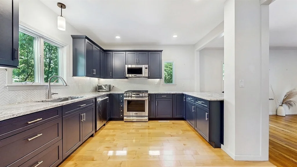 3 bed, 2 bath apartment for rent at 14 Chestnut St Unit 14, Lindenwood — photo 5 of 30