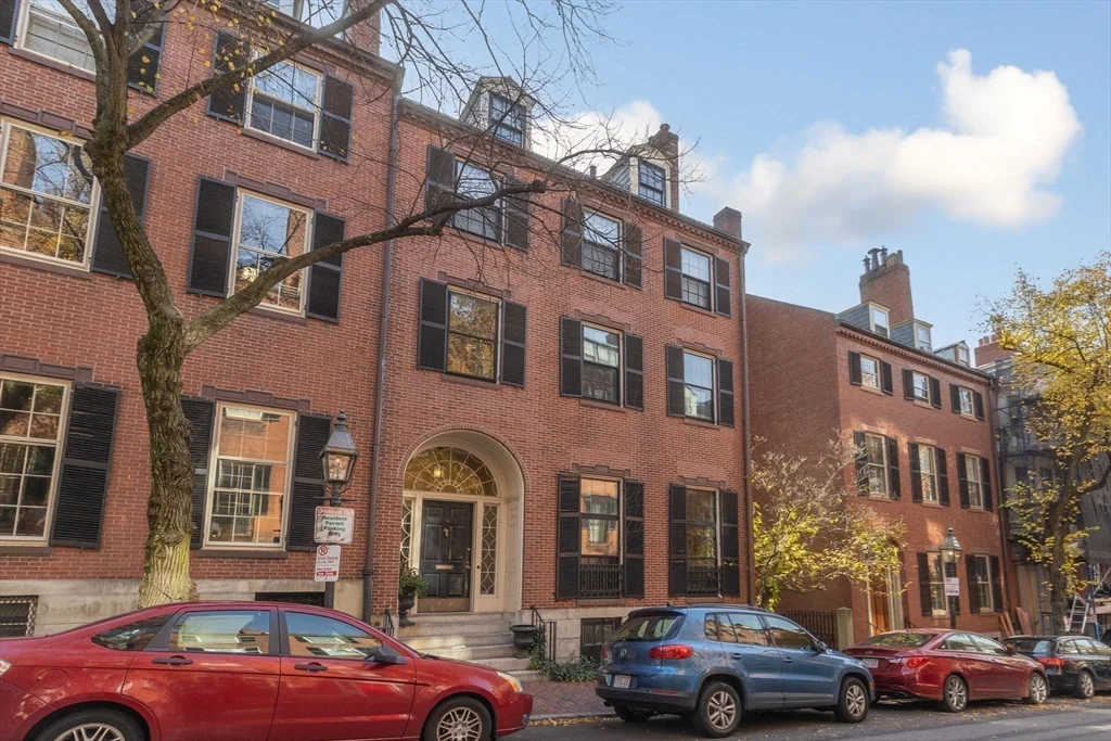 2 bed, 1 bath apartment for rent at 14 Chestnut St Unit 4, Beacon Hill