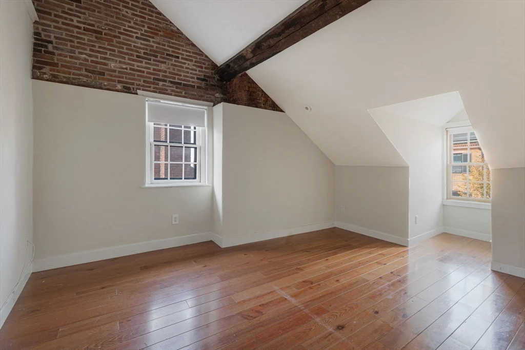 2 bed, 1 bath apartment for rent at 14 Chestnut St Unit 4, Beacon Hill — photo 4 of 12