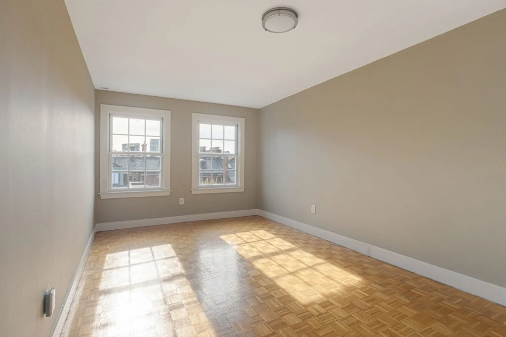2 bed, 1 bath apartment for rent at 14 Chestnut St Unit 4, Beacon Hill — photo 3 of 12