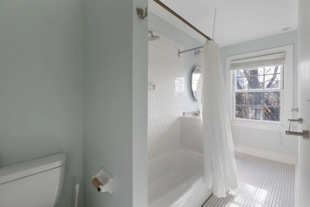 2 bed, 1 bath apartment for rent at 14 Chestnut St Unit 4, Beacon Hill — photo 10 of 12