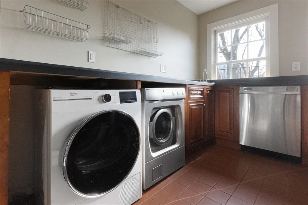 2 bed, 1 bath apartment for rent at 14 Chestnut St Unit 4, Beacon Hill — photo 6 of 12