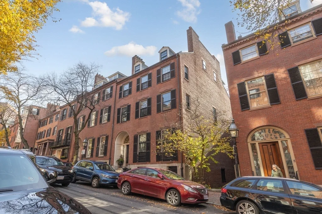 2 bed, 1 bath apartment for rent at 14 Chestnut St Unit 4, Beacon Hill — photo 11 of 12