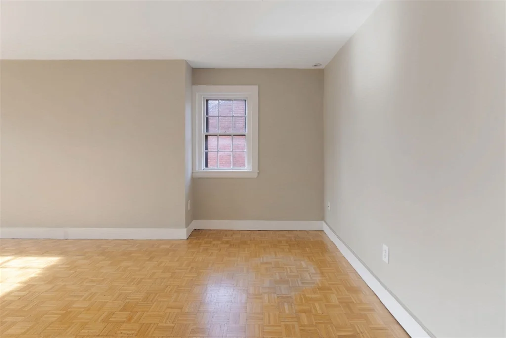 2 bed, 1 bath apartment for rent at 14 Chestnut St Unit 4, Beacon Hill — photo 9 of 12