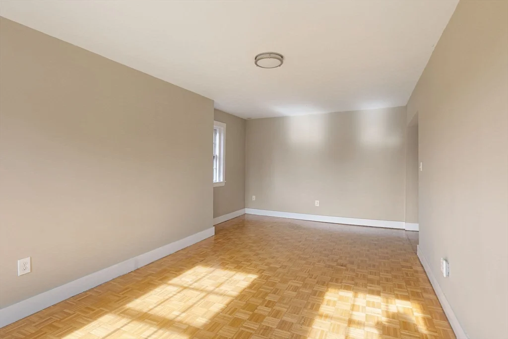 2 bed, 1 bath apartment for rent at 14 Chestnut St Unit 4, Beacon Hill — photo 5 of 12