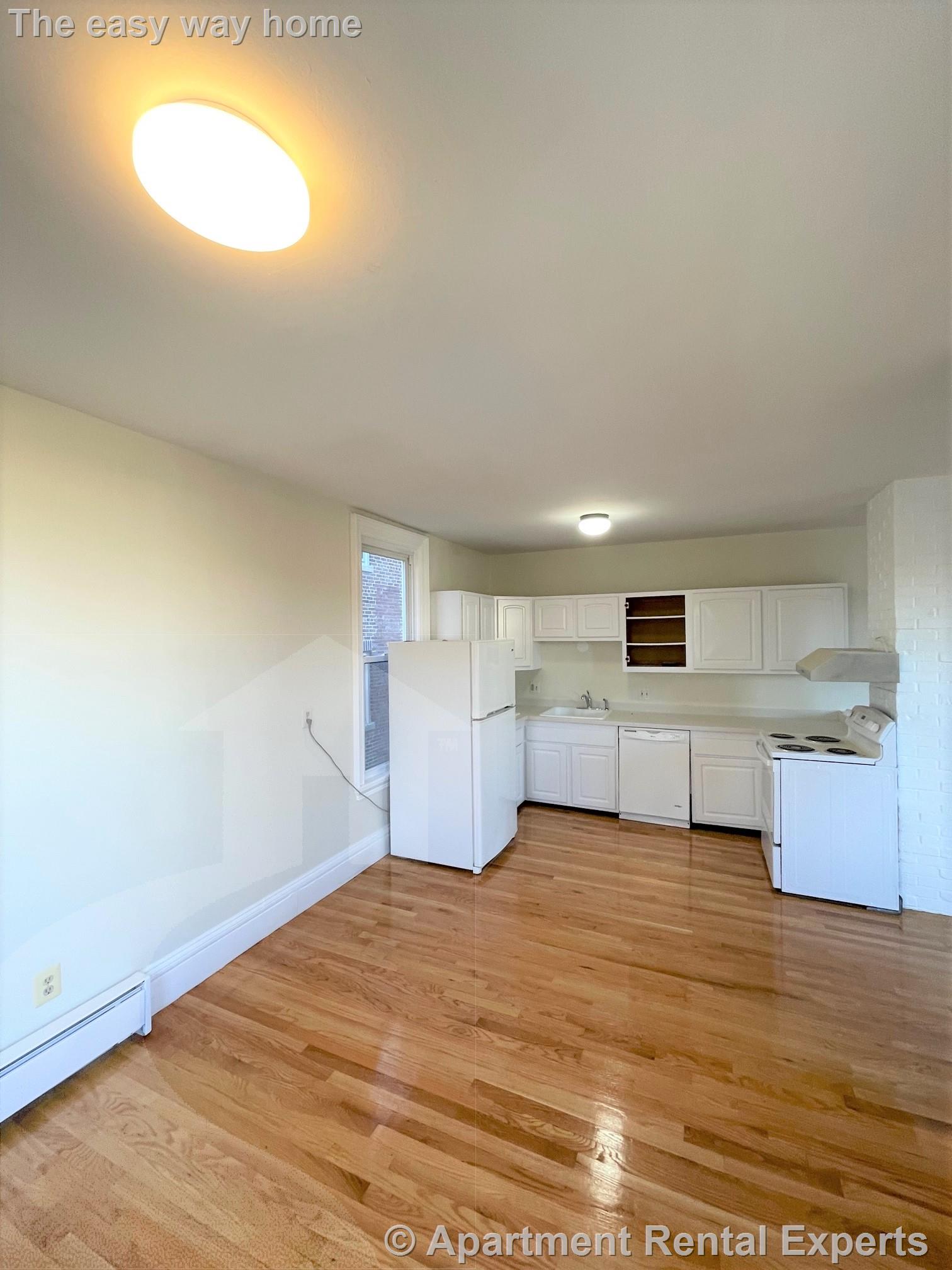 5 bed, 2 bath apartment for rent at 14 Chestnut St Unit 4, Malden Center — photo 3 of 27