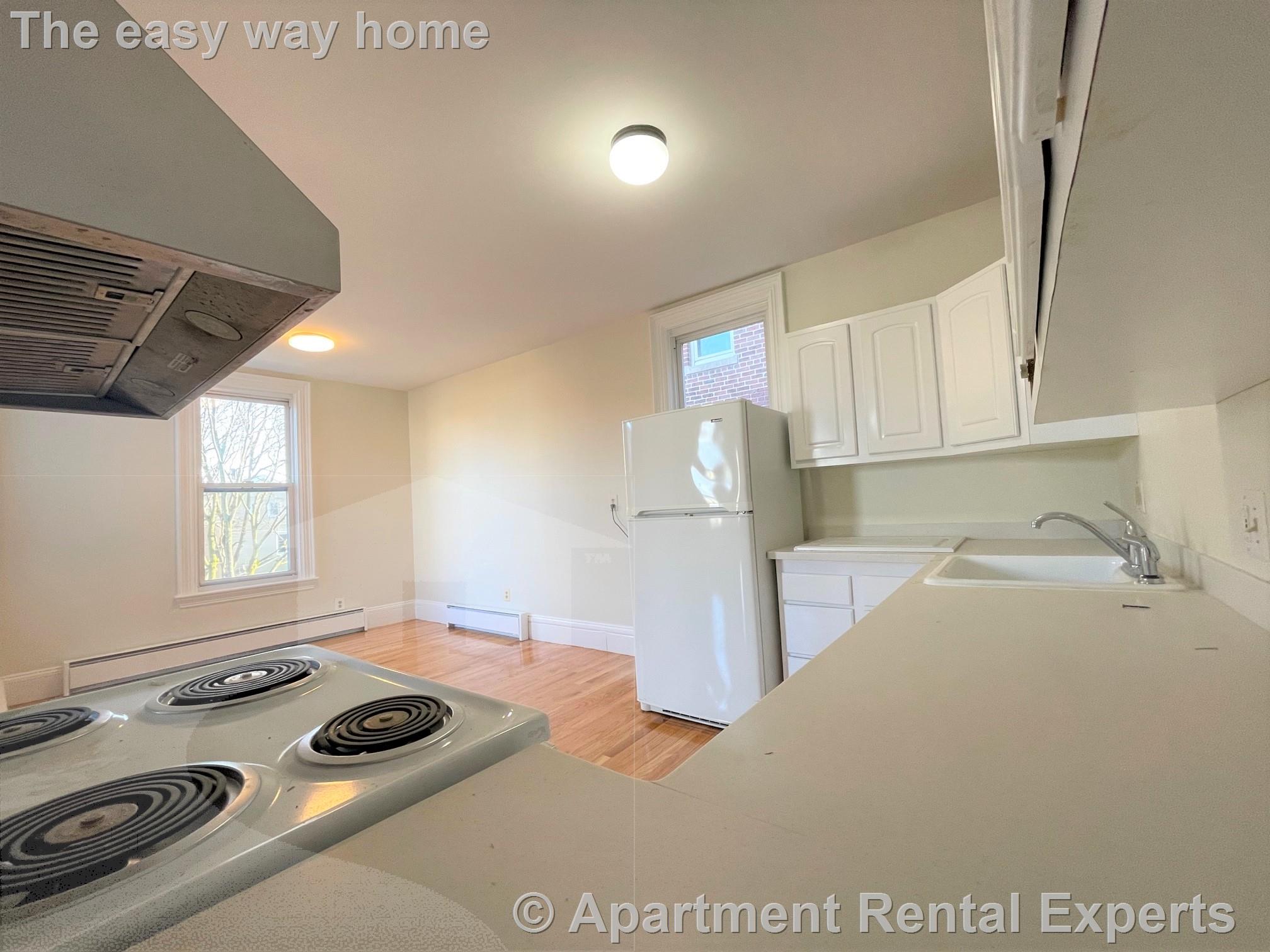 5 bed, 2 bath apartment for rent at 14 Chestnut St Unit 4, Malden Center — photo 4 of 27