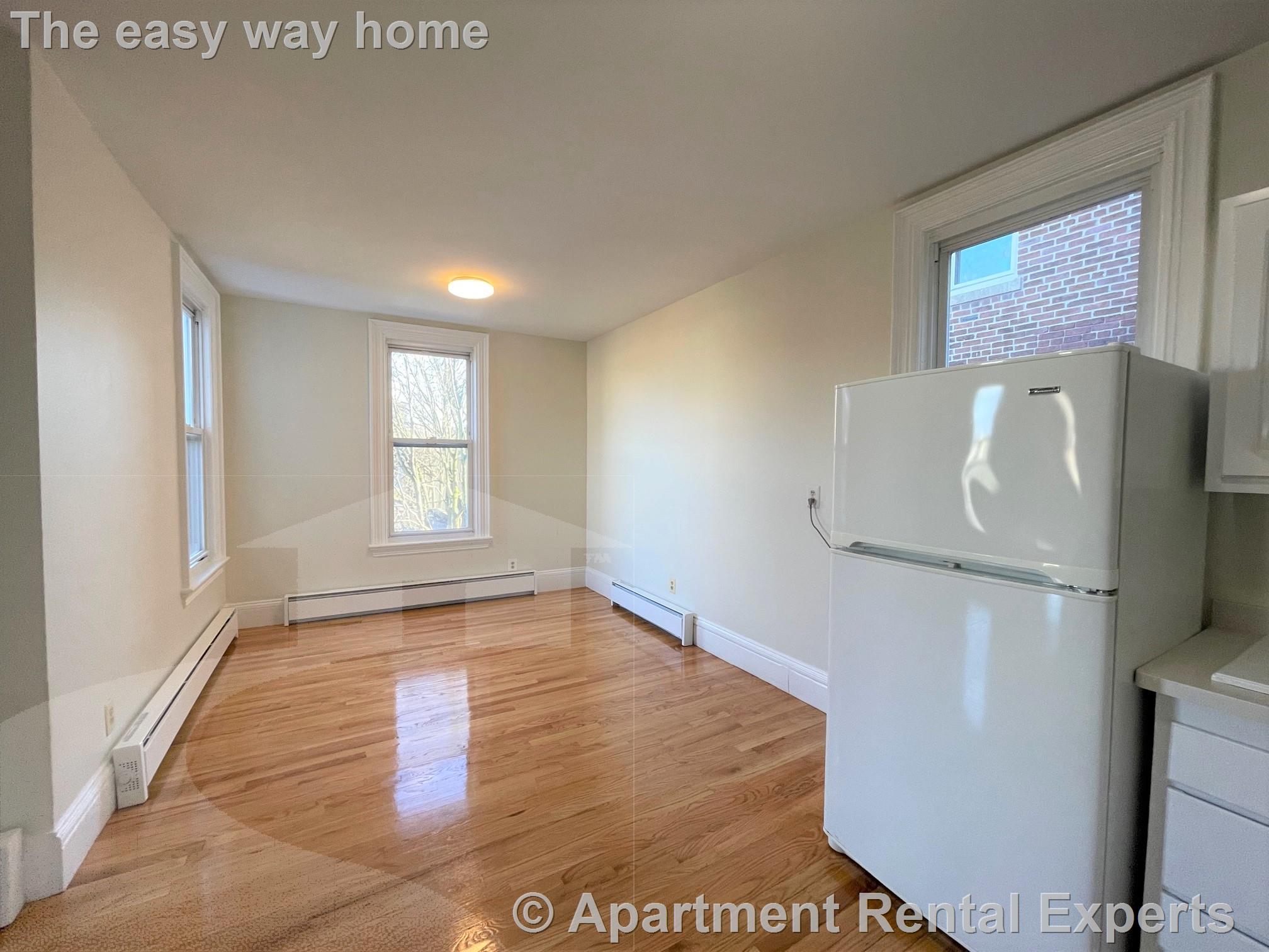 5 bed, 2 bath apartment for rent at 14 Chestnut St Unit 4, Malden Center — photo 5 of 27