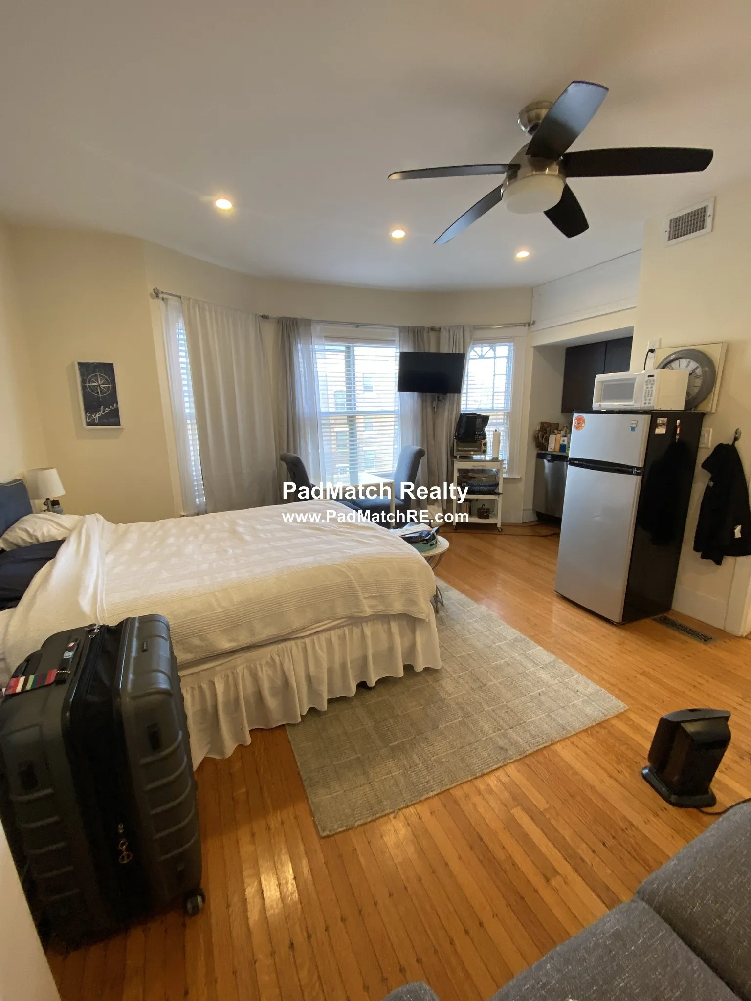 Studio bed, 1 bath apartment for rent at 14 Chiswick Rd Unit 1, Brighton — photo 2 of 8