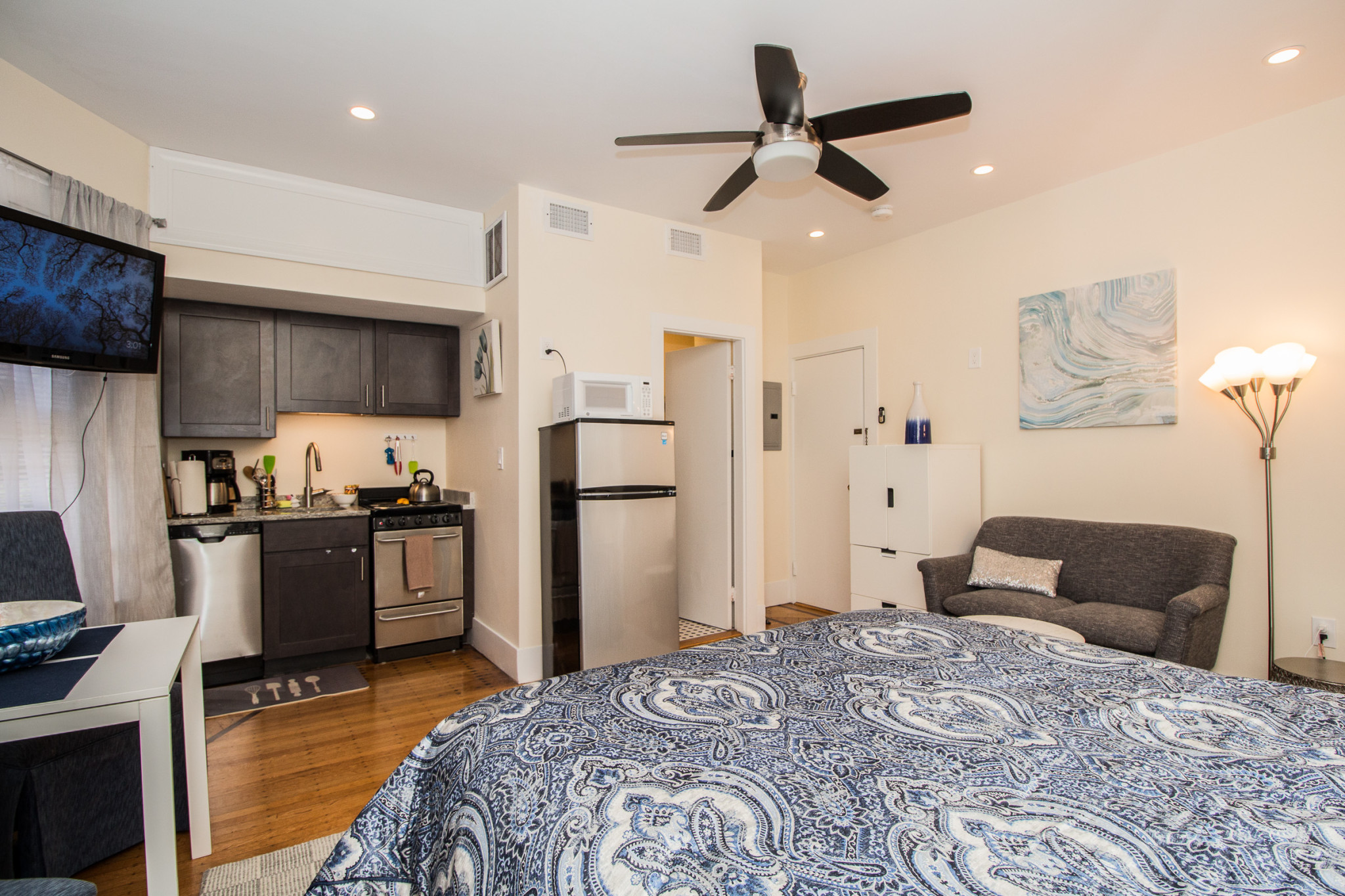 Studio bed, 1 bath apartment for rent at 14 Chiswick Rd Unit 1, Brighton — photo 1 of 19