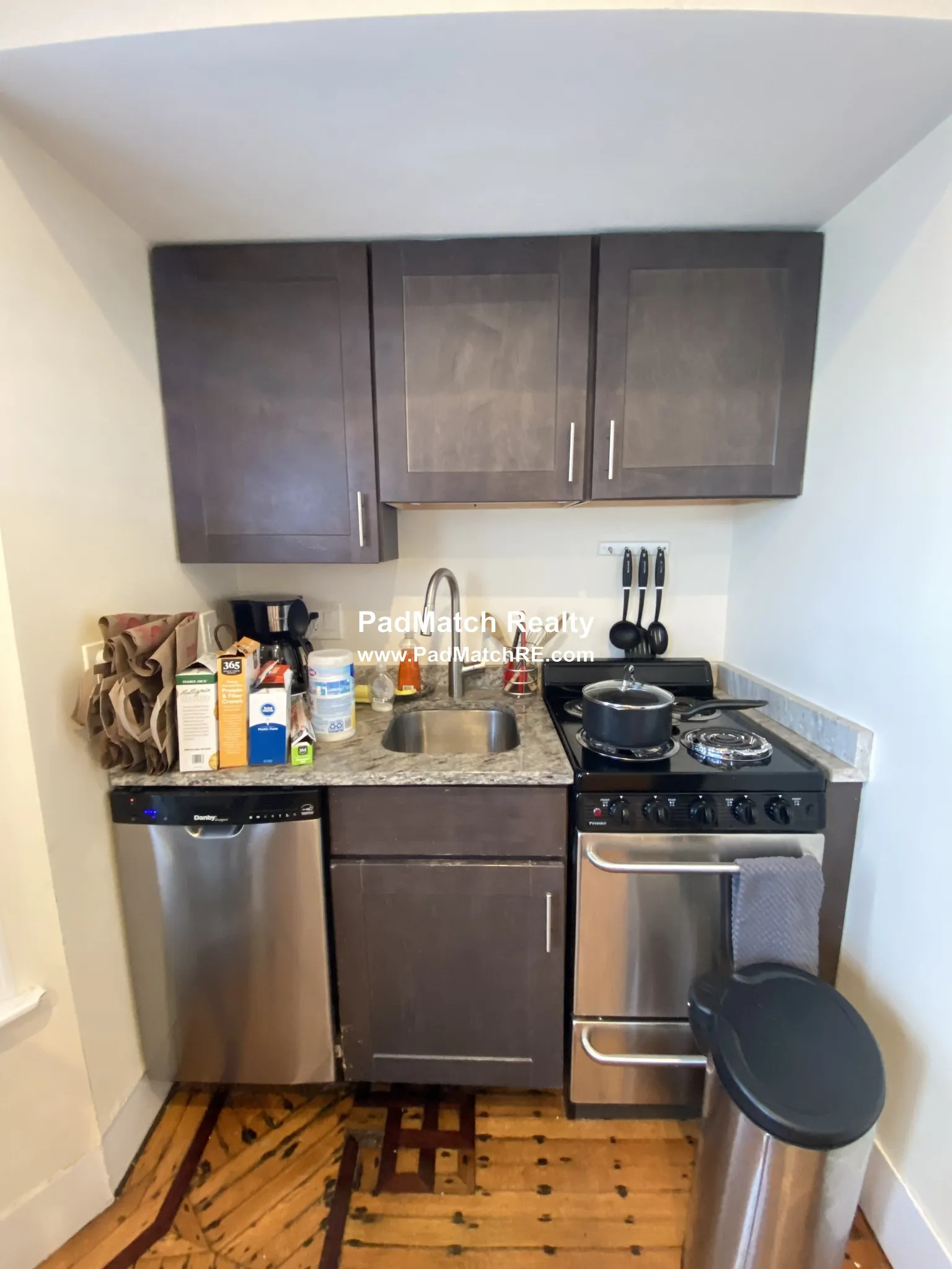 Studio bed, 1 bath apartment for rent at 14 Chiswick Rd Unit 1, Brighton — photo 5 of 8
