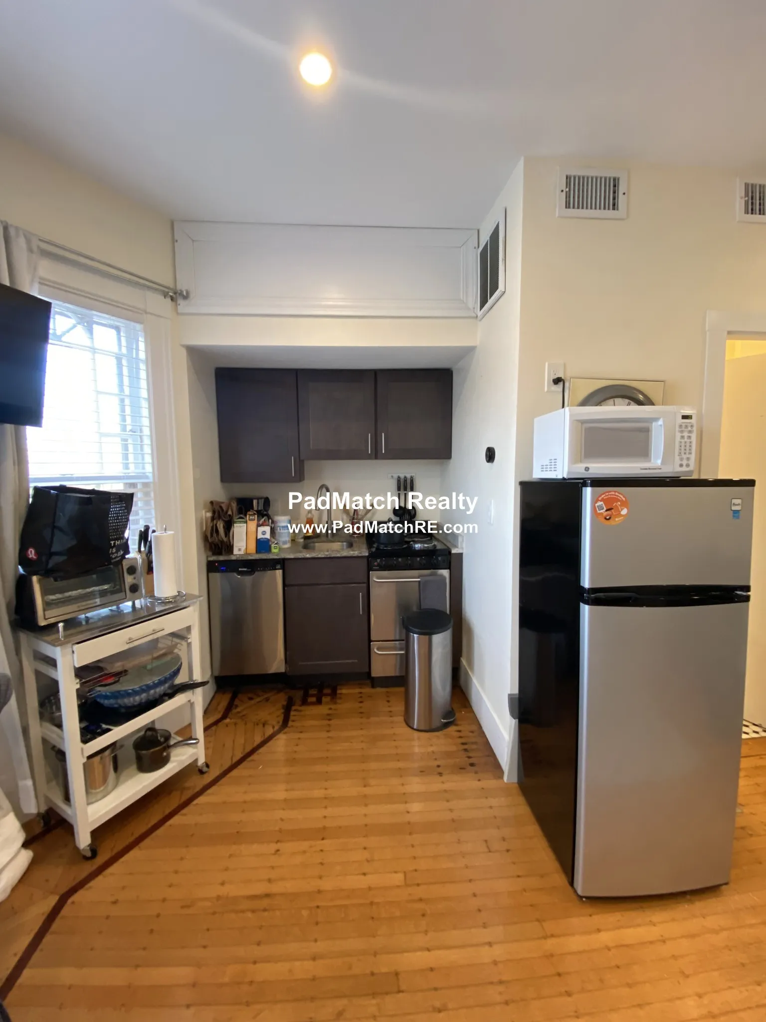 Studio bed, 1 bath apartment for rent at 14 Chiswick Rd Unit 1, Brighton — photo 4 of 8