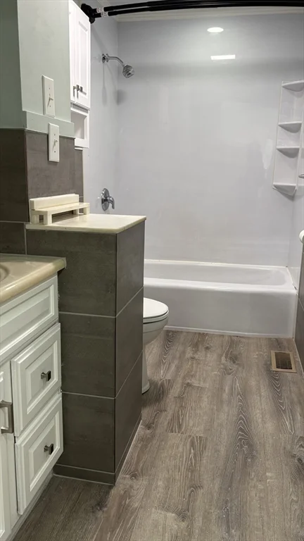 2 bed, 1 bath apartment for rent at 14 Cleveland Ave Unit 2, Brockton — photo 6 of 17