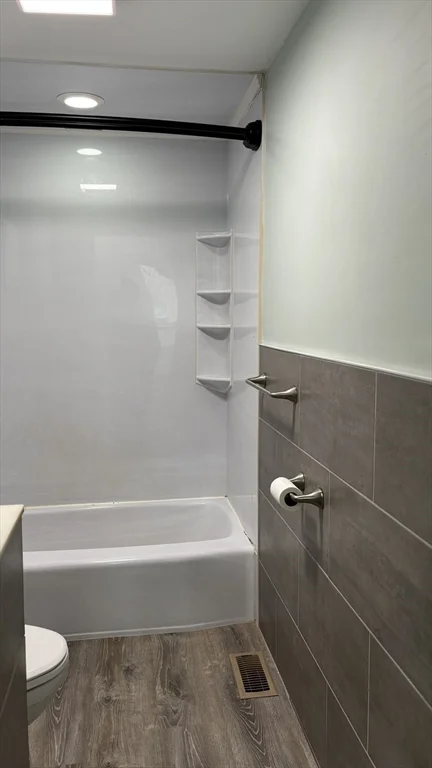 2 bed, 1 bath apartment for rent at 14 Cleveland Ave Unit 2, Brockton — photo 7 of 17
