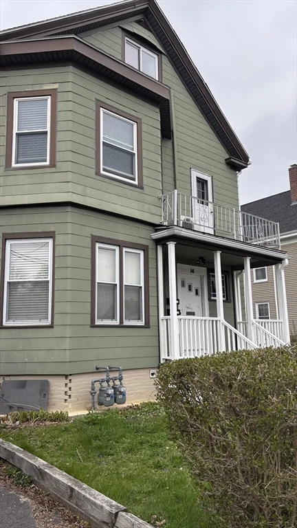 2 bed, 1 bath apartment for rent at 14 Cleveland Ave Unit 2, Brockton — photo 1 of 17