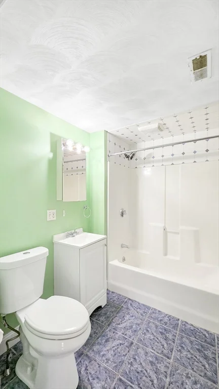 3 bed, 2 bath apartment for rent at 14 Cocasset Unit 2, Foxboro — photo 13 of 17