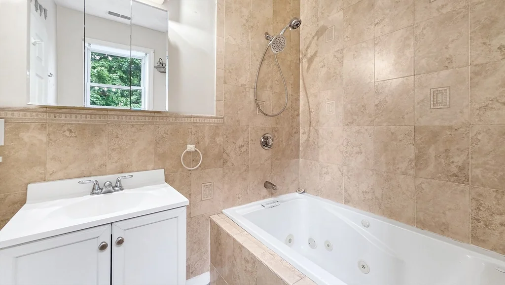 3 bed, 2 bath apartment for rent at 14 Cocasset Unit 2, Foxboro — photo 10 of 17