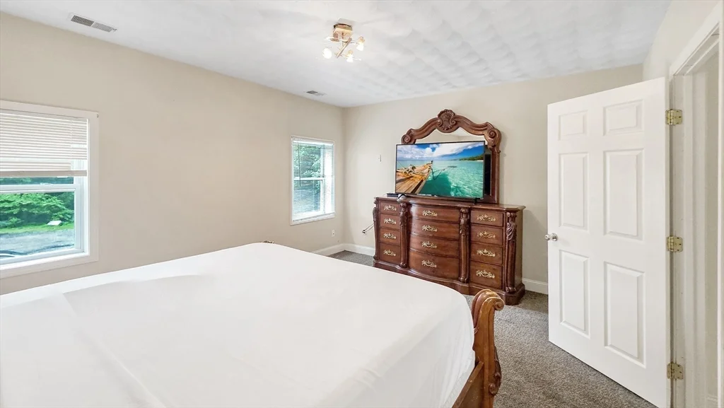 3 bed, 2 bath apartment for rent at 14 Cocasset Unit 2, Foxboro — photo 8 of 17