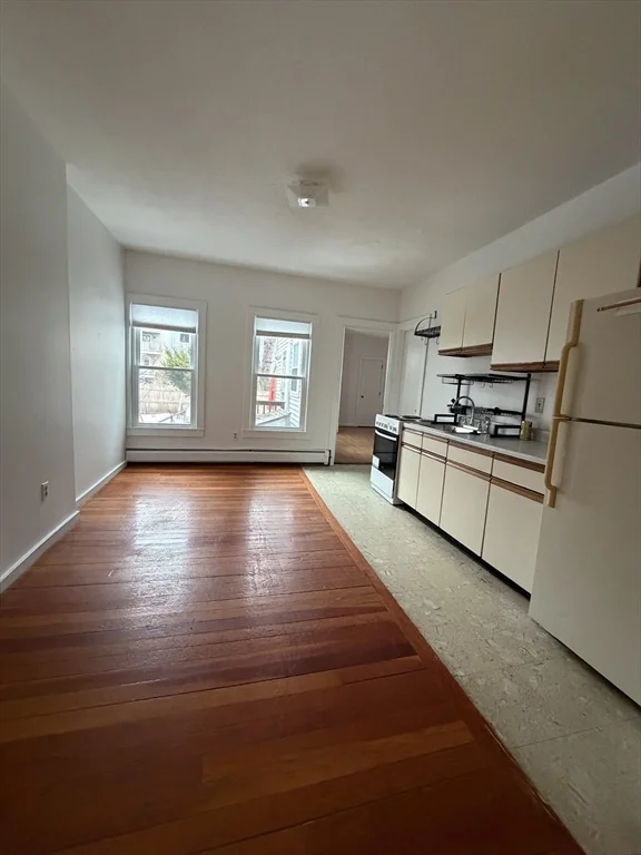 1 bed, 1 bath apartment for rent at 14 Cogswell Unit 1, North Cambridge — photo 4 of 7