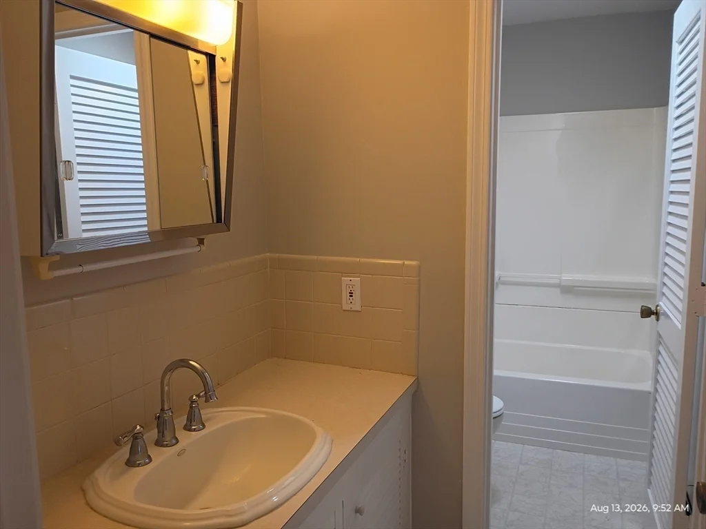 3 bed, 2 bath apartment for rent at 14 Coltin, Newburyport — photo 20 of 24