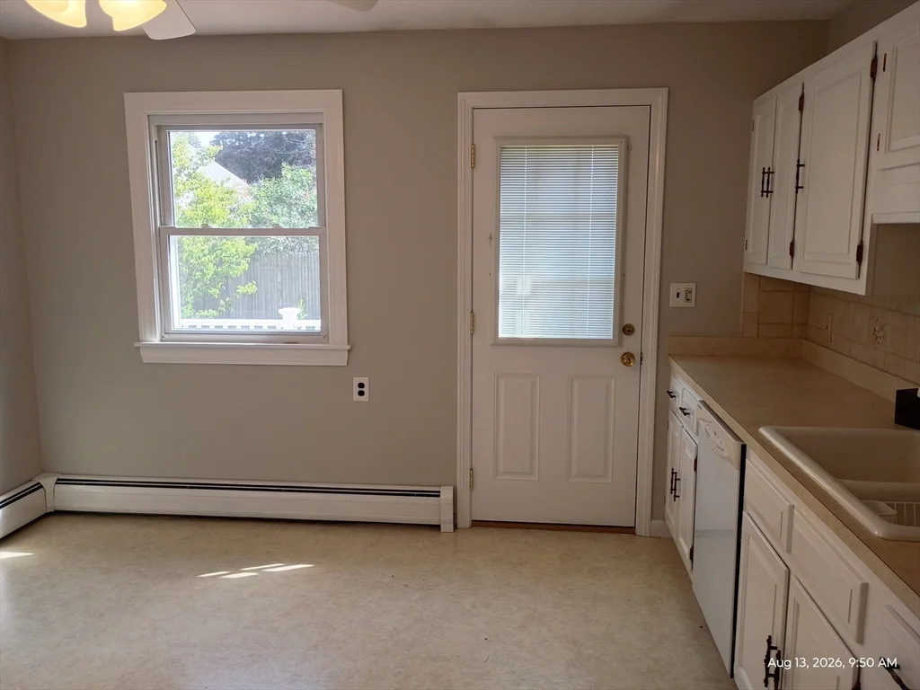 3 bed, 2 bath apartment for rent at 14 Coltin, Newburyport — photo 9 of 24