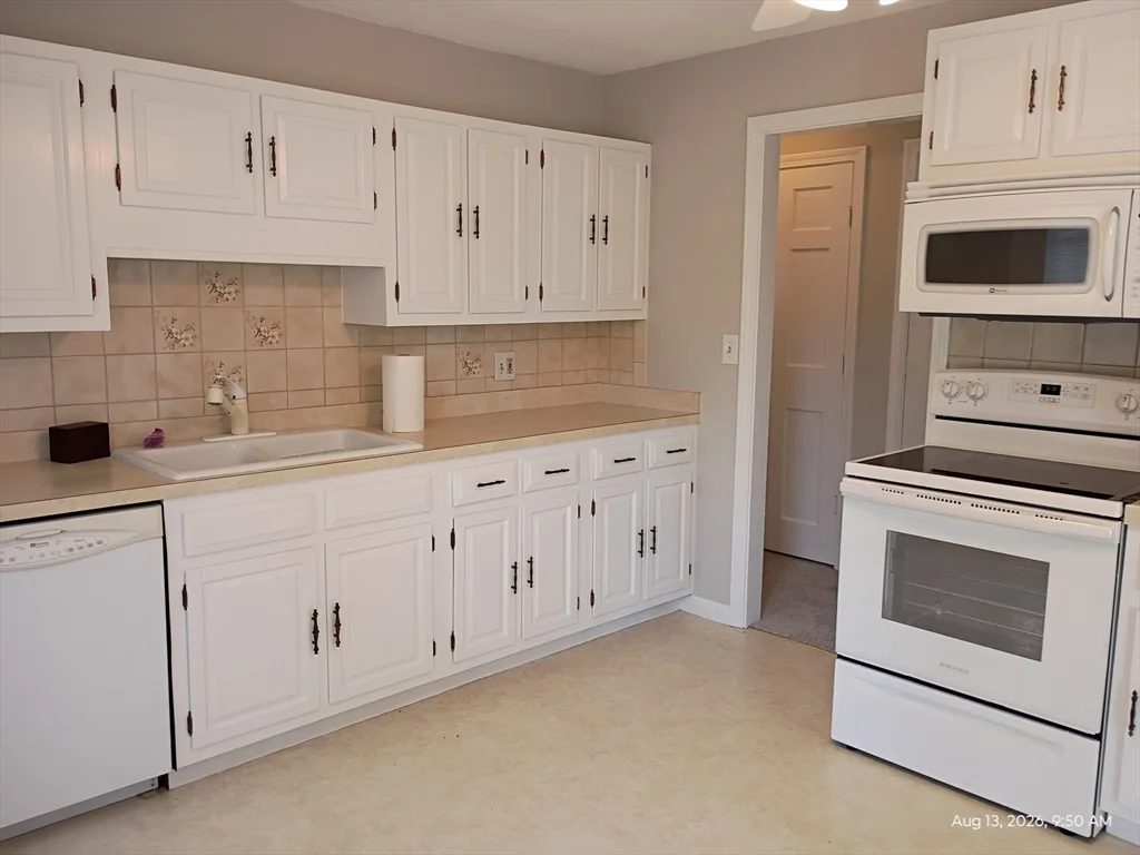 3 bed, 2 bath apartment for rent at 14 Coltin, Newburyport — photo 7 of 24