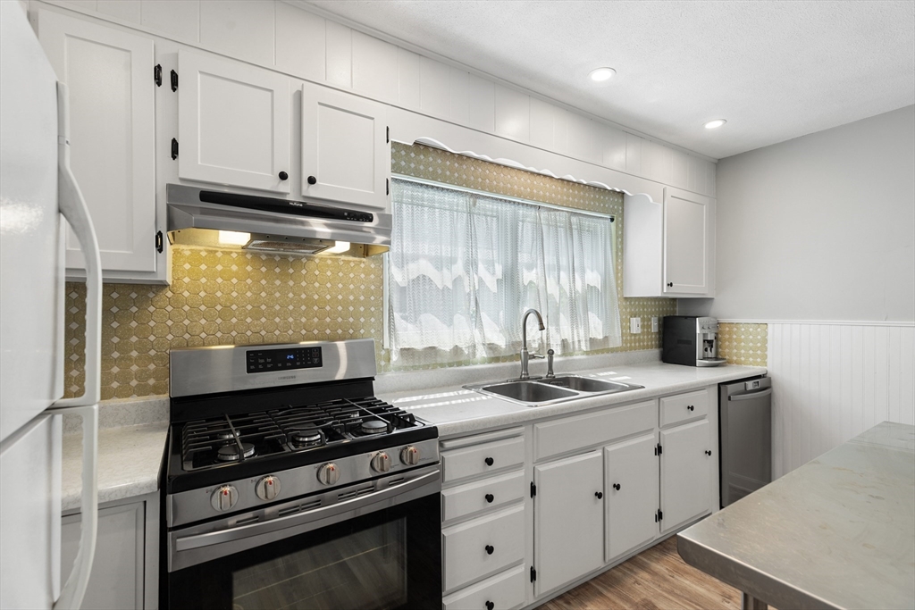 2 bed, 1 bath apartment for rent at 14 Corinthian Rd Unit B, Tufts — photo 12 of 24