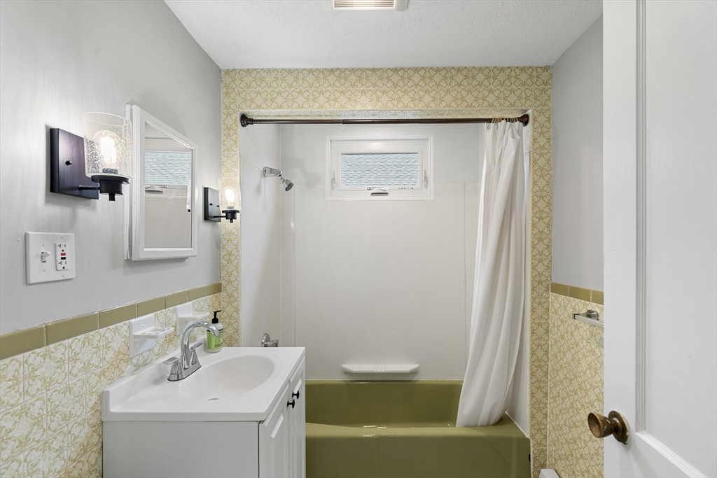 2 bed, 1 bath apartment for rent at 14 Corinthian Rd Unit B, Tufts — photo 16 of 24