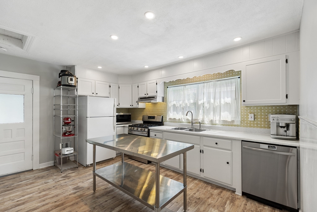 2 bed, 1 bath apartment for rent at 14 Corinthian Rd Unit B, Tufts — photo 9 of 24