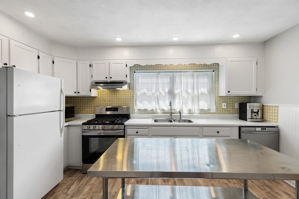2 bed, 1 bath apartment for rent at 14 Corinthian Rd Unit B, Tufts — photo 10 of 24