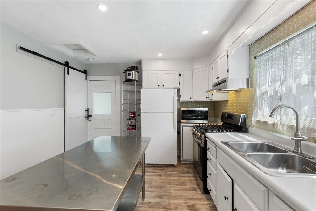 2 bed, 1 bath apartment for rent at 14 Corinthian Rd Unit B, Tufts — photo 13 of 24