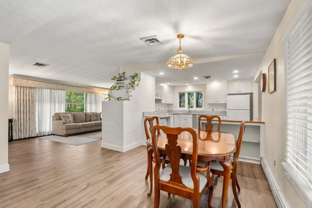 3 bed, 1 bath apartment for rent at 14 Corrine Dr, Framingham — photo 5 of 15