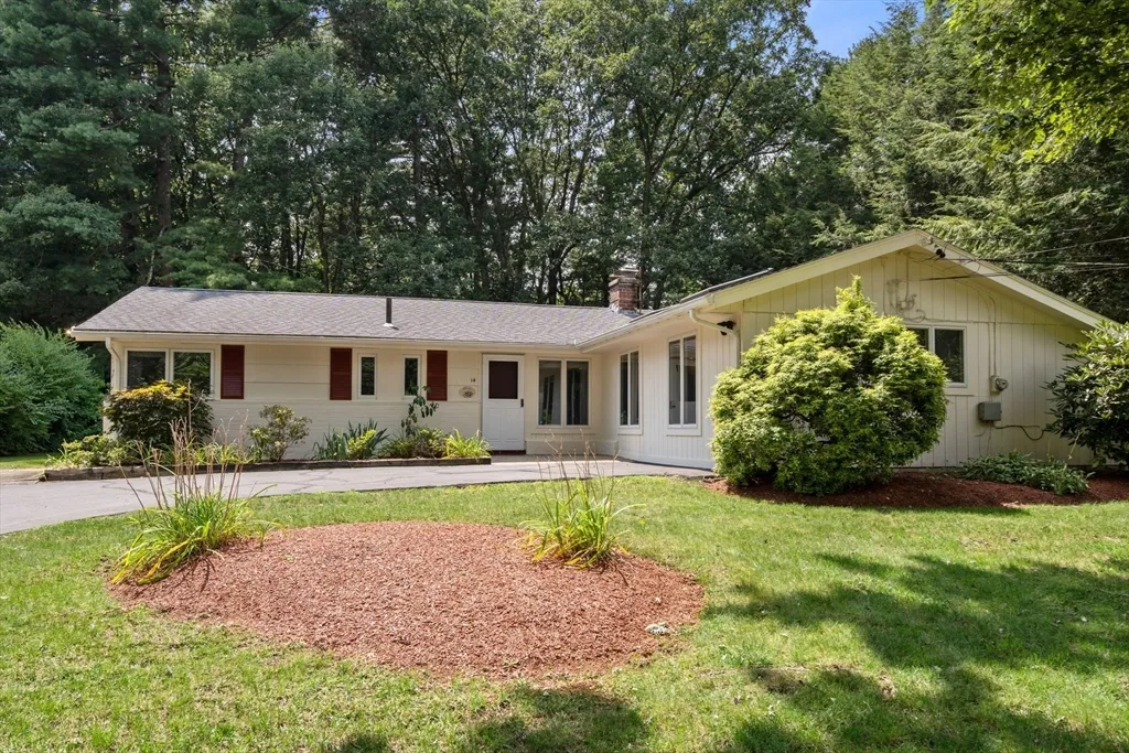 3 bed, 1 bath apartment for rent at 14 Corrine Dr, Framingham — photo 1 of 15