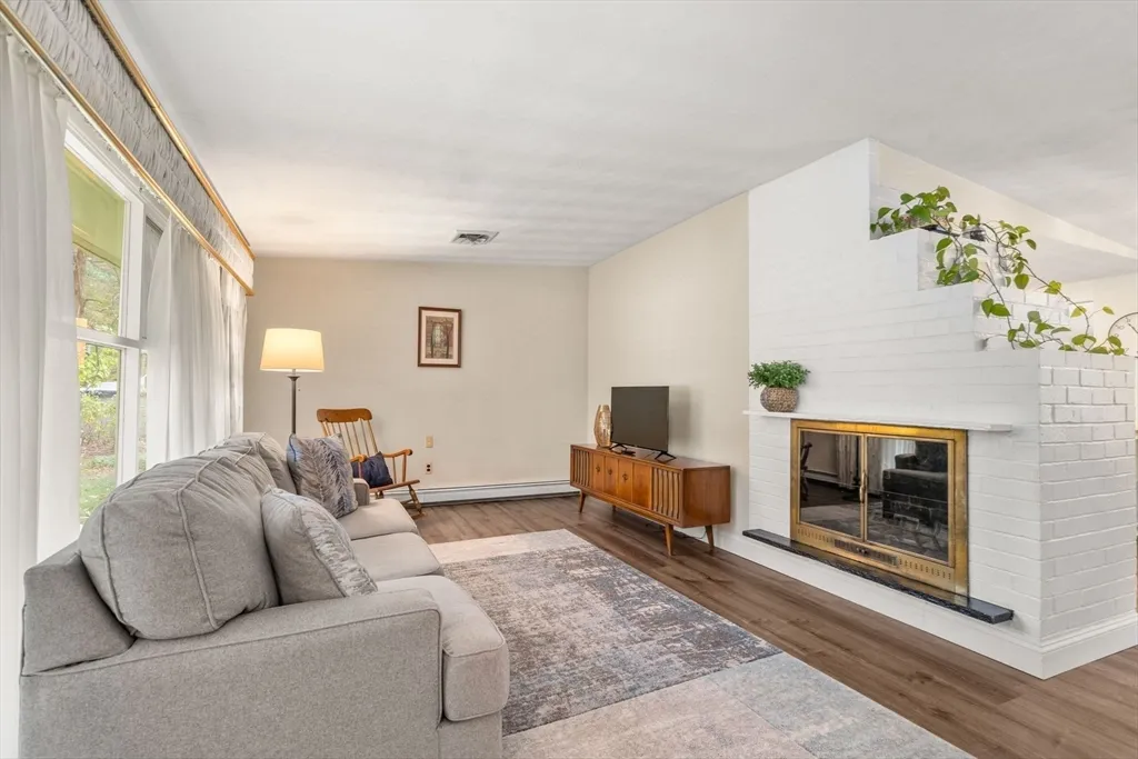 3 bed, 1 bath apartment for rent at 14 Corrine Dr, Framingham — photo 3 of 15