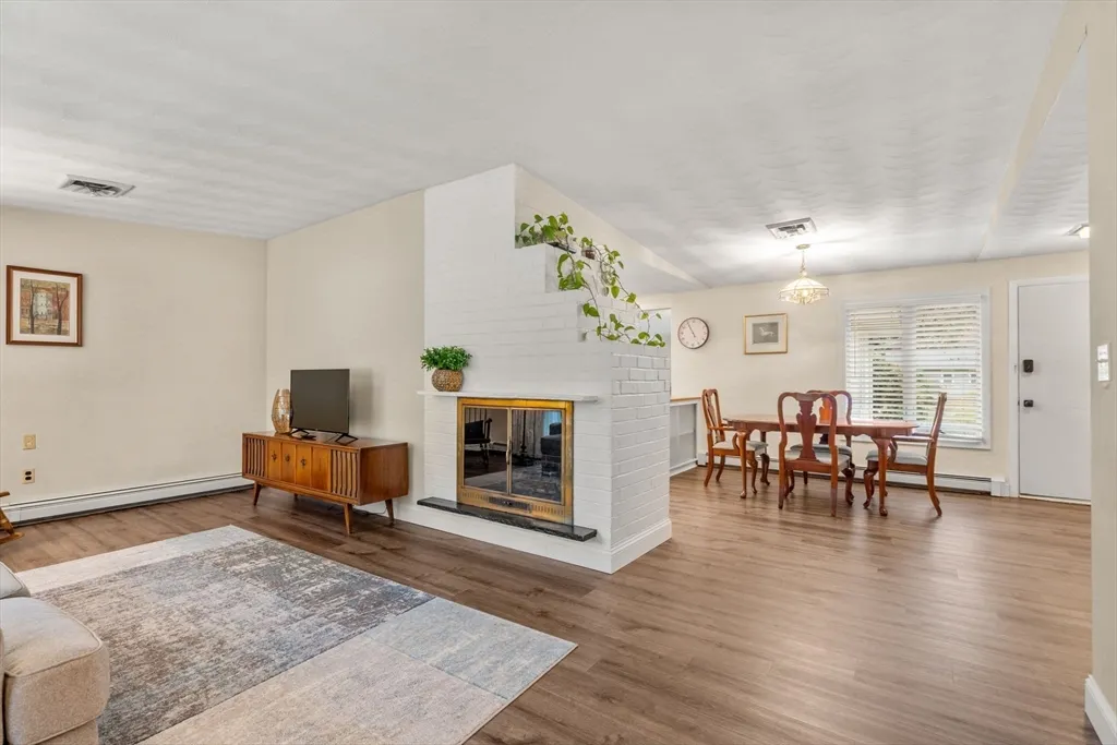 3 bed, 1 bath apartment for rent at 14 Corrine Dr, Framingham — photo 4 of 15