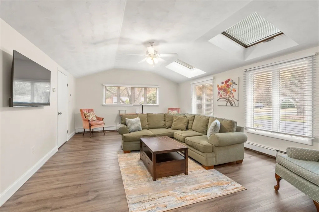 3 bed, 1 bath apartment for rent at 14 Corrine Dr, Framingham — photo 8 of 15