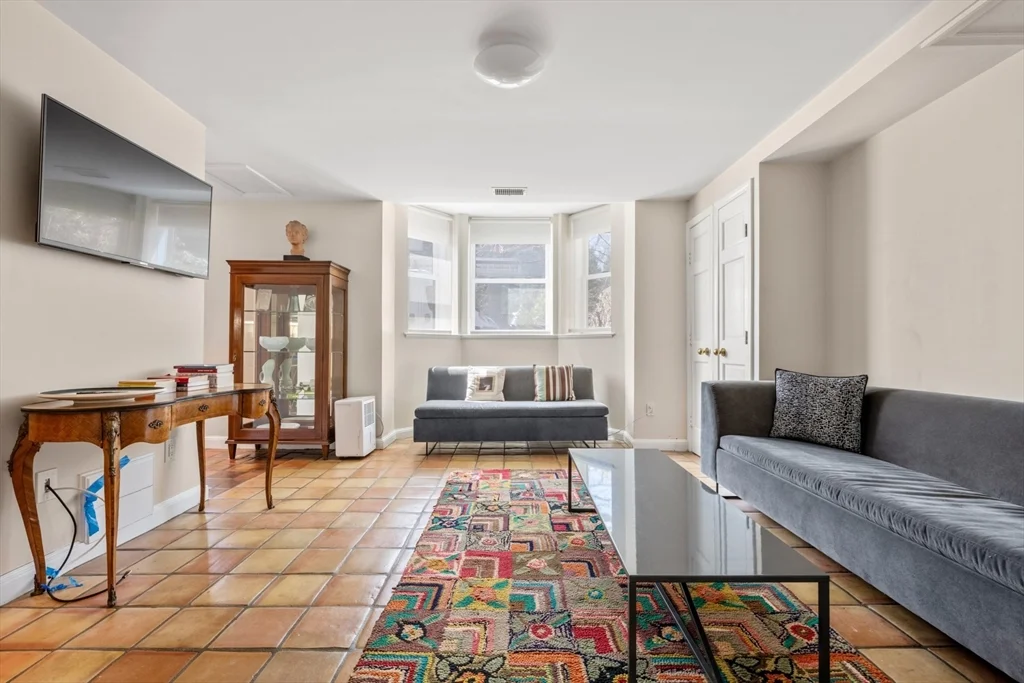 1 bed, 1 bath apartment for rent at 14 Craigie St Unit 1A, West Cambridge — photo 3 of 17