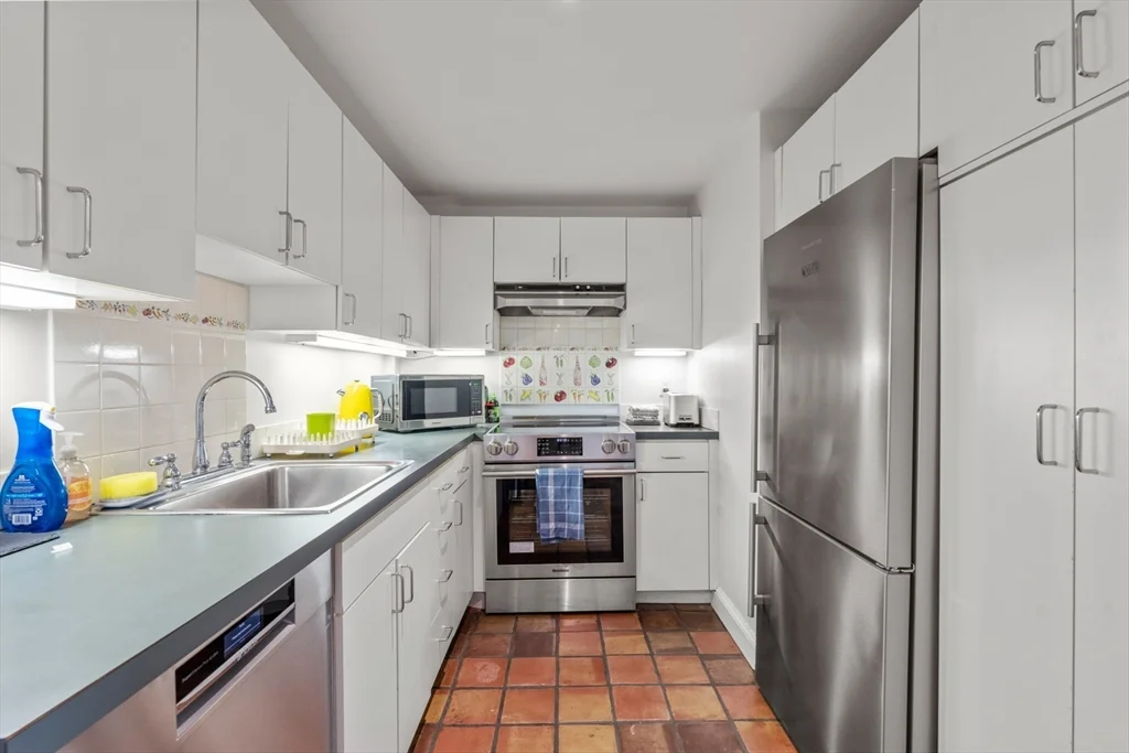 1 bed, 1 bath apartment for rent at 14 Craigie St Unit 1A, West Cambridge — photo 6 of 17