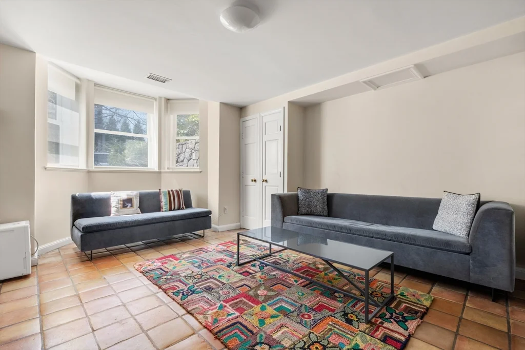 1 bed, 1 bath apartment for rent at 14 Craigie St Unit 1A, West Cambridge — photo 2 of 17