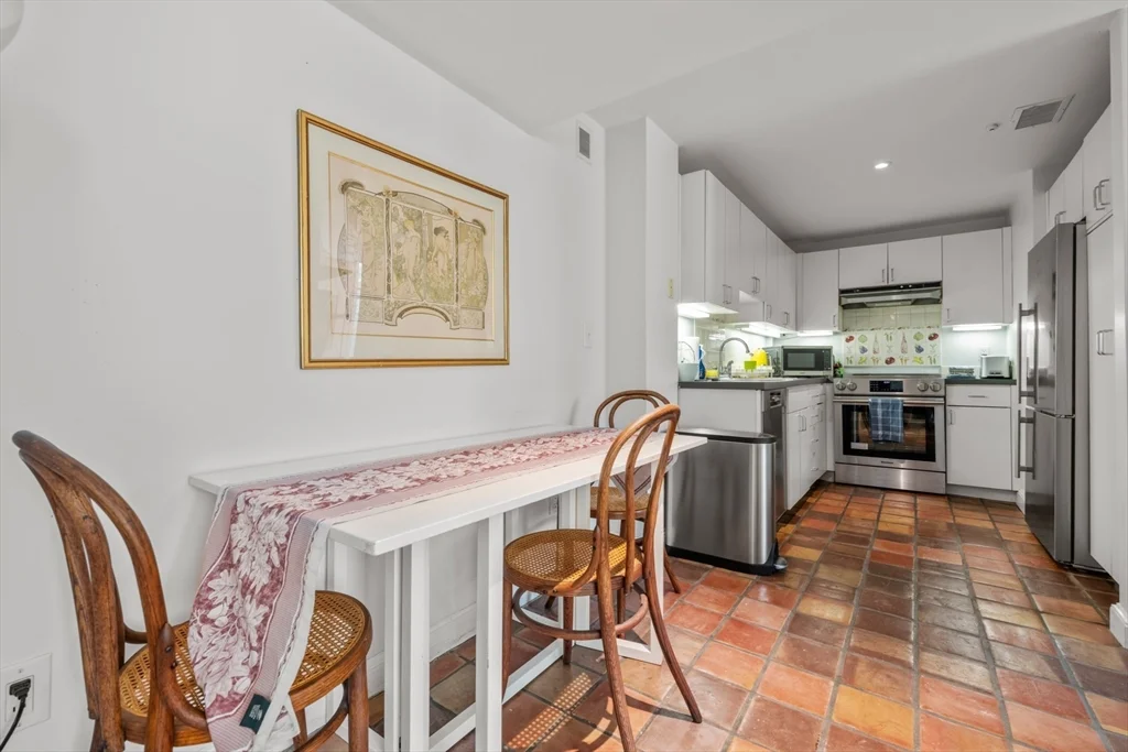 1 bed, 1 bath apartment for rent at 14 Craigie St Unit 1A, West Cambridge — photo 7 of 17